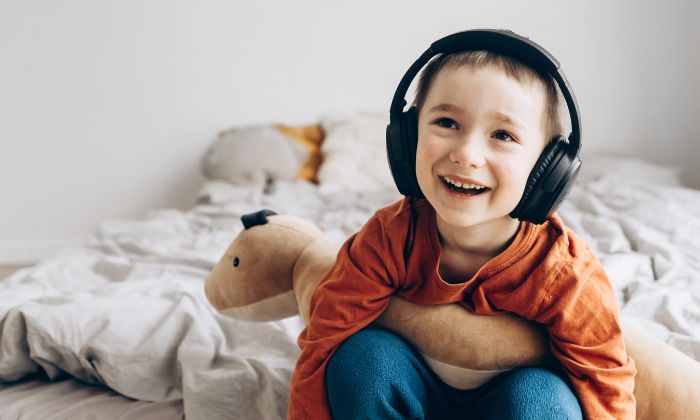 Regelmäßig neue Musiktipps von Mama lauter! © olyphotostories/AdobeStock